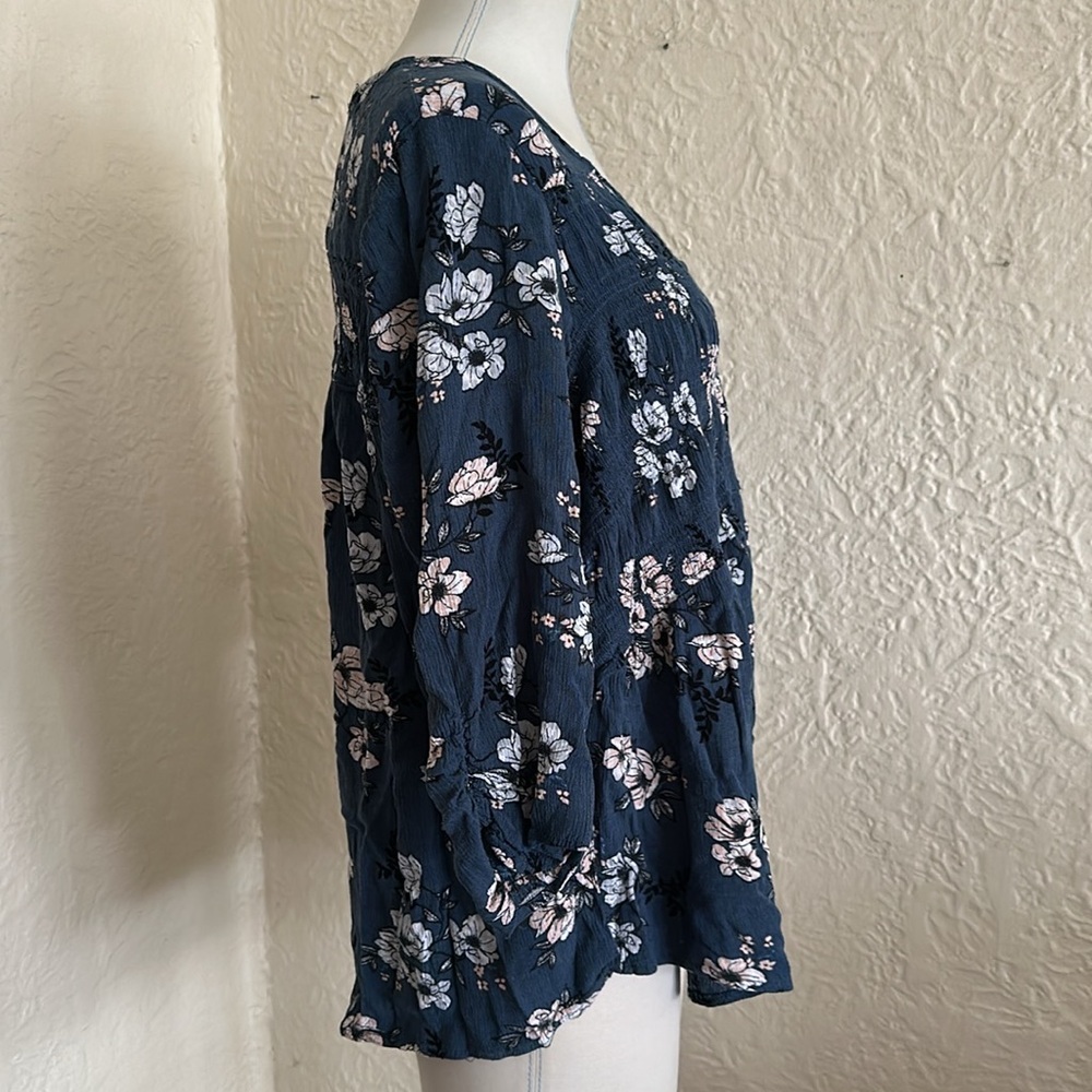 Torrid Blue White Blush Floral Smocked Button Front Top Blouse Shirt 2 - Picture 7 of 10
